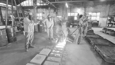 Fundición de aceros especiales CYM Materiales Colada de aceros especiales alta aleacion en planta CYM Materiales Soldini Argentina para turbinas granallado